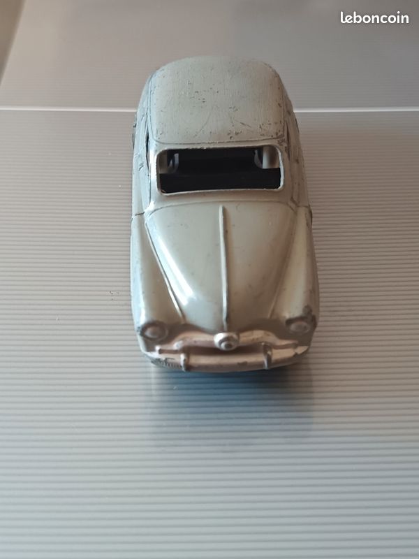 Simca 9 Aronde gris clair Dinky Toys réf 24U