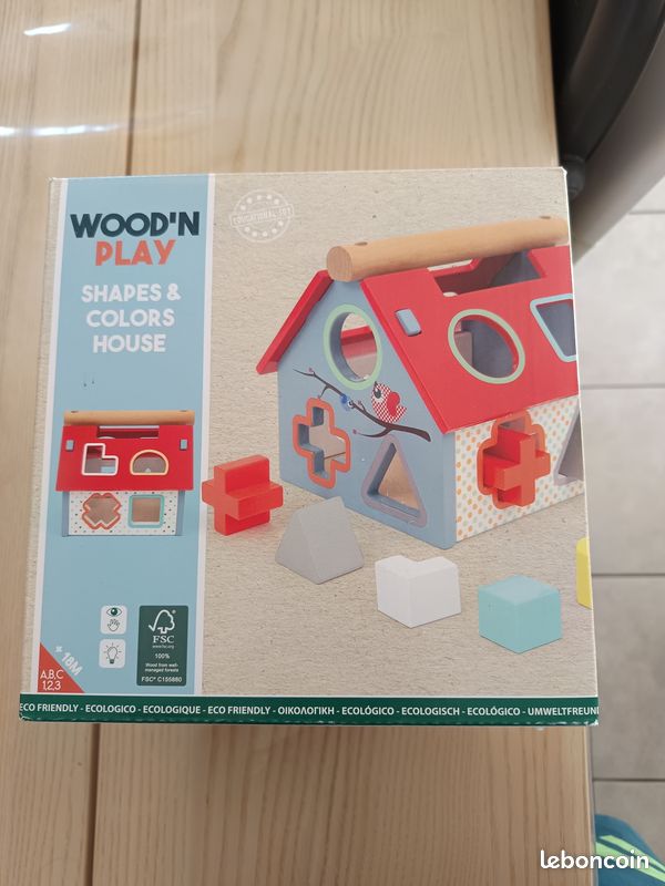 Maison en bois pour développement sensoriel bébé (image 1)
