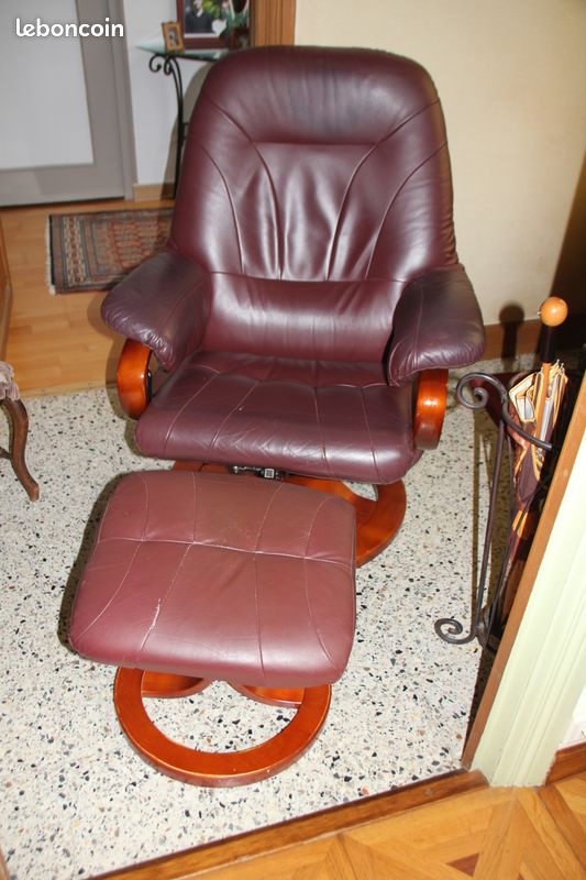 Fauteuil cuir pour salon télé en tres bon état avec repose pieds assorti (image 7)