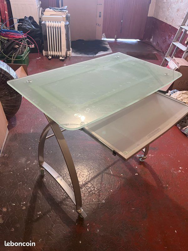 Bureau (image 2)