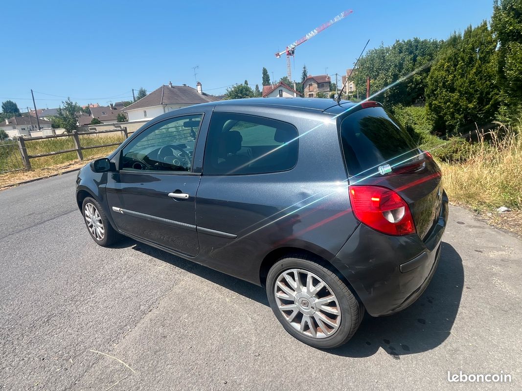 RENAULT Clio III 3 Portes 1.5 dCi 86 cv (image 3)