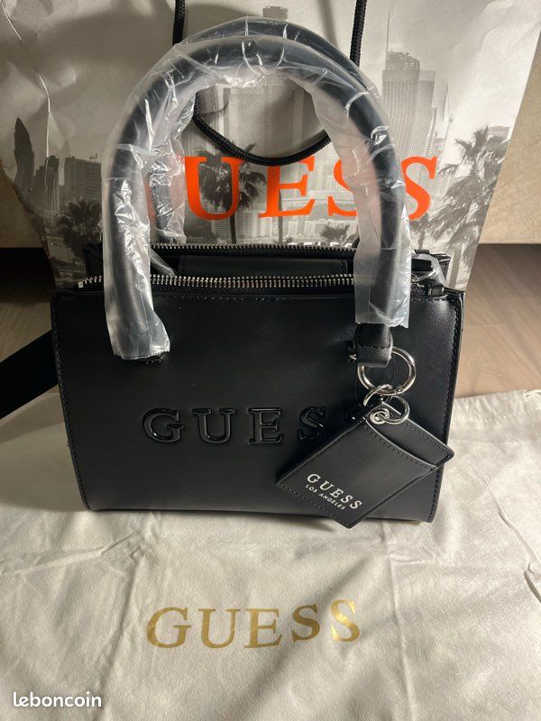 Sac à Main GUESS Pour Femme Rose En Cuir - Style Bandoulière, état Parfait, Occasion Soignée