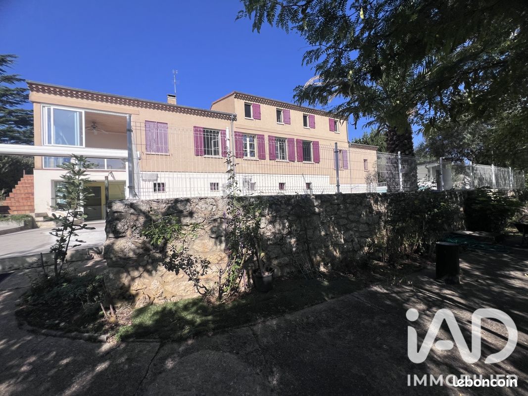 Maison 13 pièces 266 m² · à Branne · 266 m² · 500 000 €