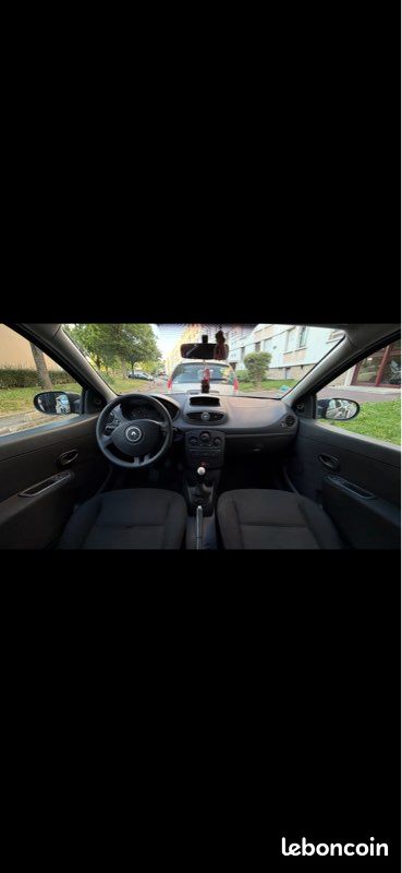 Clio III Collection 1.2 75cv Essence 3p (image 3)