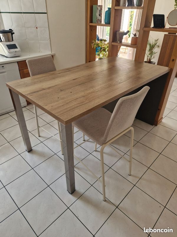 Îlot de cuisine avec rangement et coin repas (image 1)