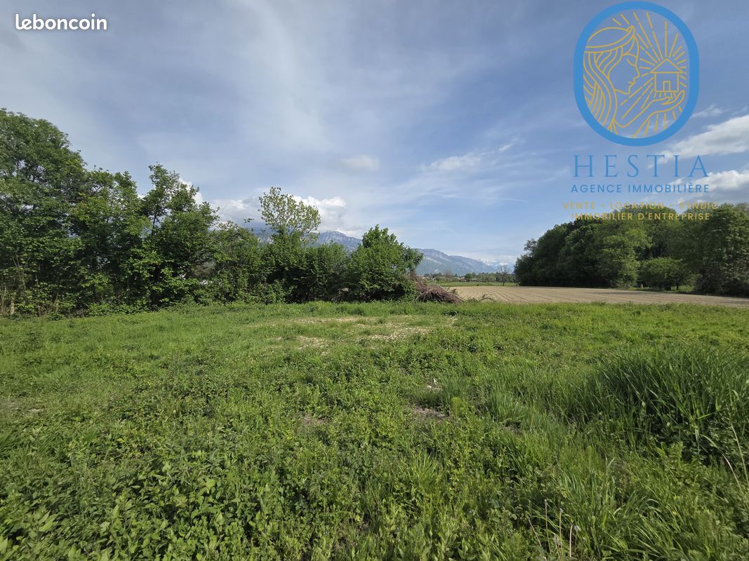 Terrain 646 m² · à Saint-Jean-de-Moirans · 646 m² · 165 000 €