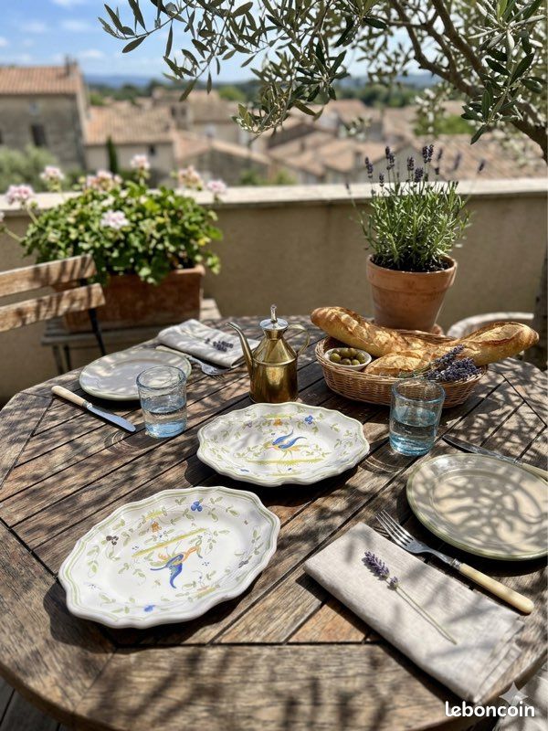 Paire de Plats Ovales en Faïence de Moustiers - Décor à l'Oiseau (image 1)