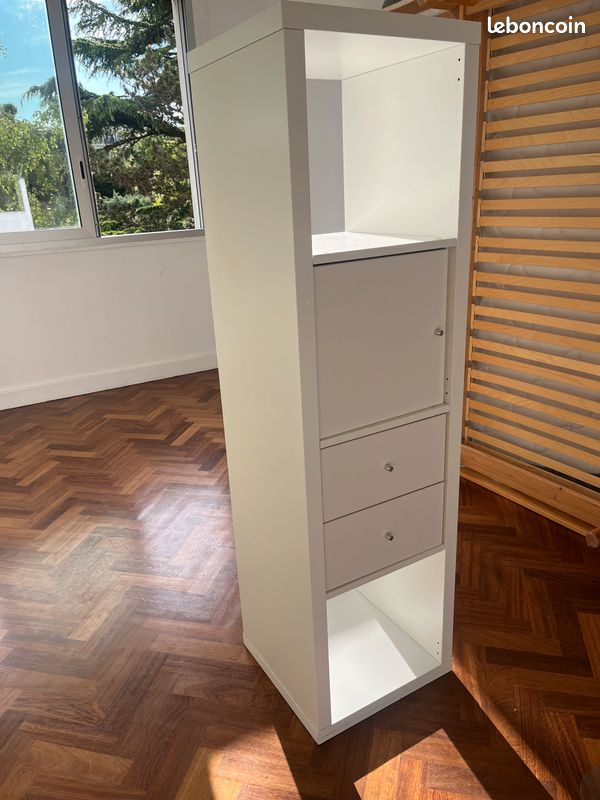 Étagère IKEA (KALLAX) colonne 4 cases avec blocs porte et tiroirs amovibles (image 1)