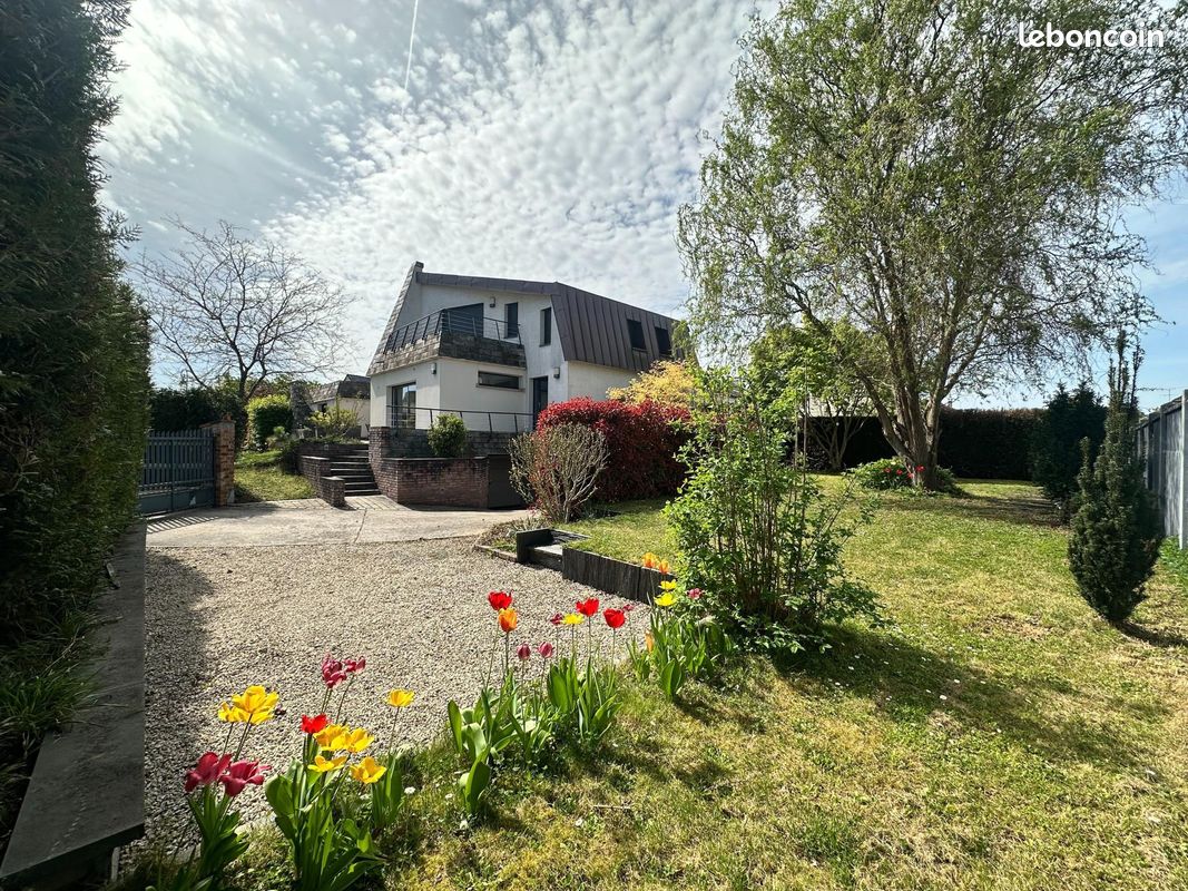 Maison 8 pièces 176 m² · à Magny-les-Hameaux · 176 m² · 699 000 €