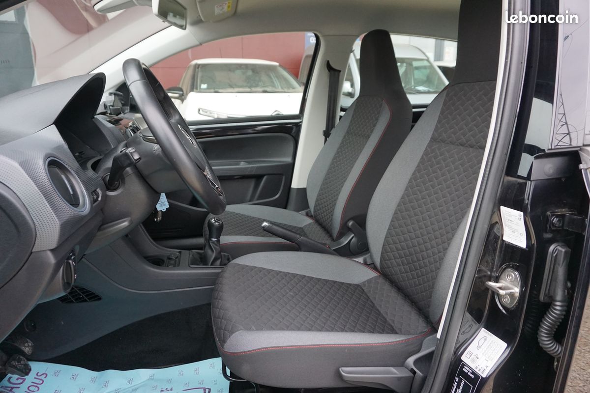 Volkswagen UP 1.0 75CH BLUEMOTION TECHNOLOGY UP CONNECT 5P EURO6D-T (image 13)