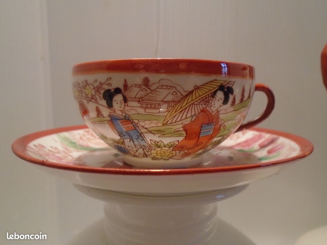Service à Thé Asiatique DAINAN – Porcelaine – Motif Geisha Et Dragon (tasses Transparentes)