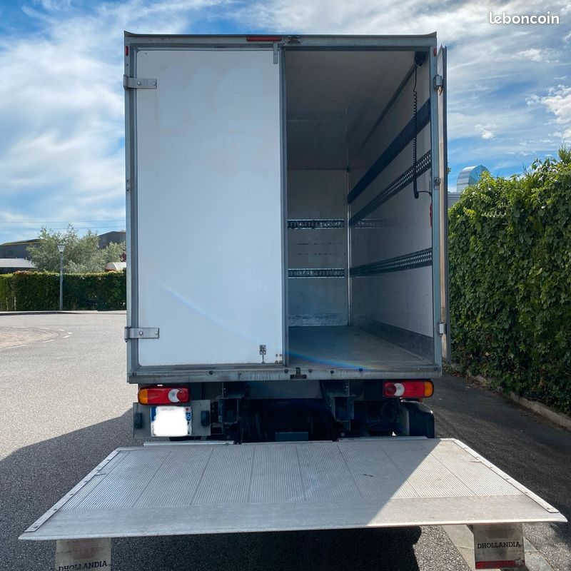 Loa 36 mois renault master 20m3 hayon (image 3)