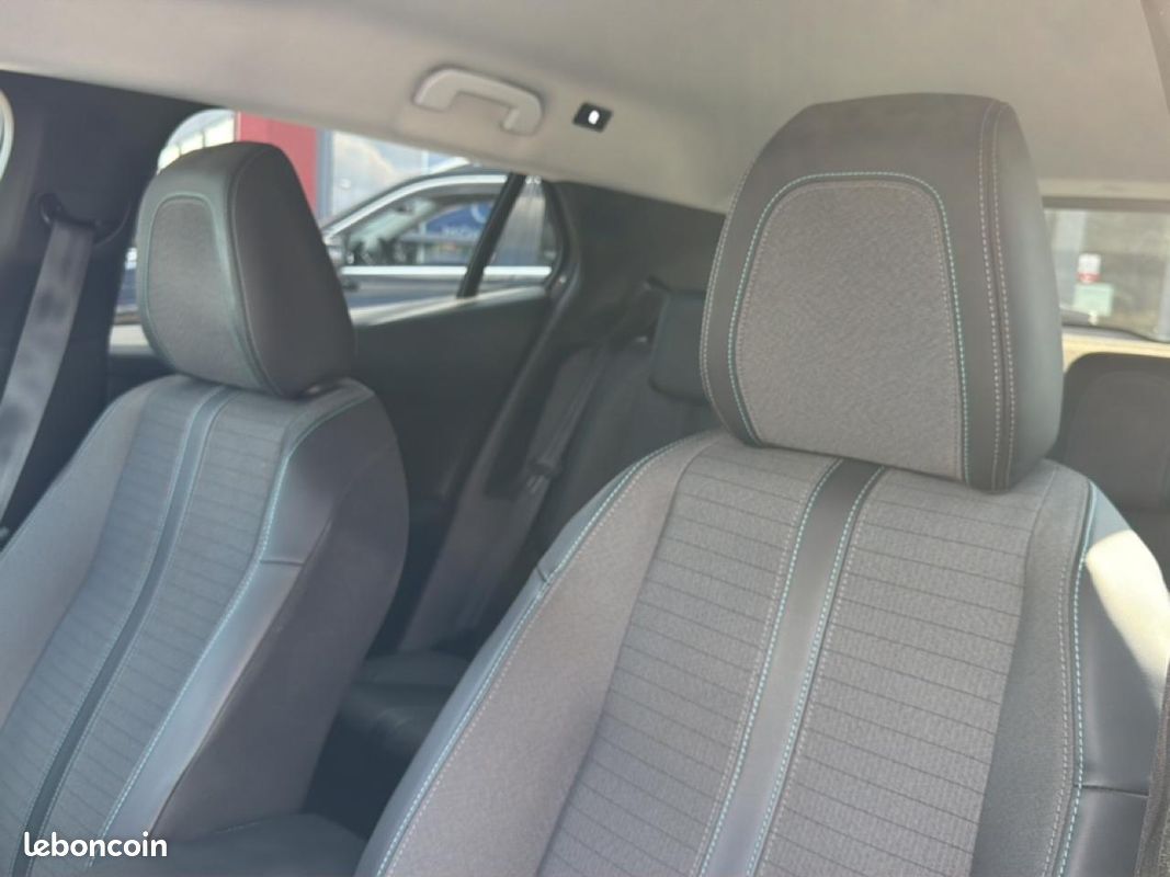 PEUGEOT 2008 1.5 bluehdi 110 s&s allure pack (image 13)