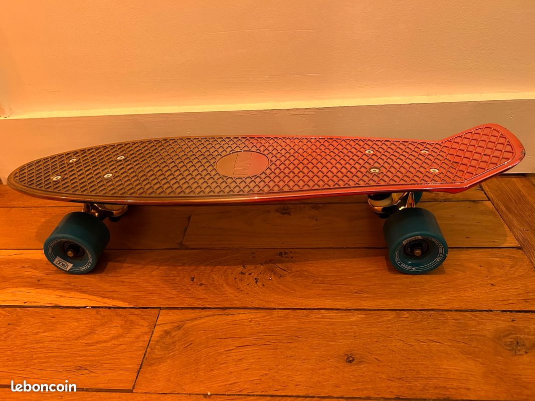Skateboard (image 1)