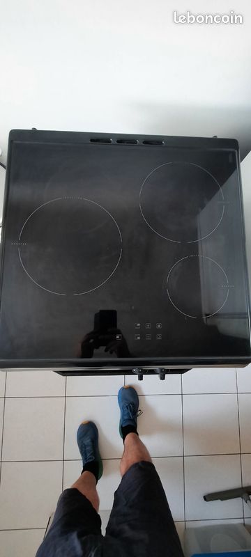 Cuisinière électrique induction 3 plaques Indesit - Très Bon état (image 3)