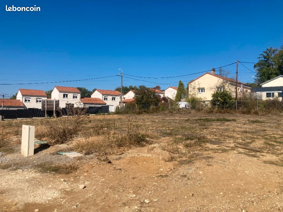 Terrain 810 m² · à Isle · 150 000 €