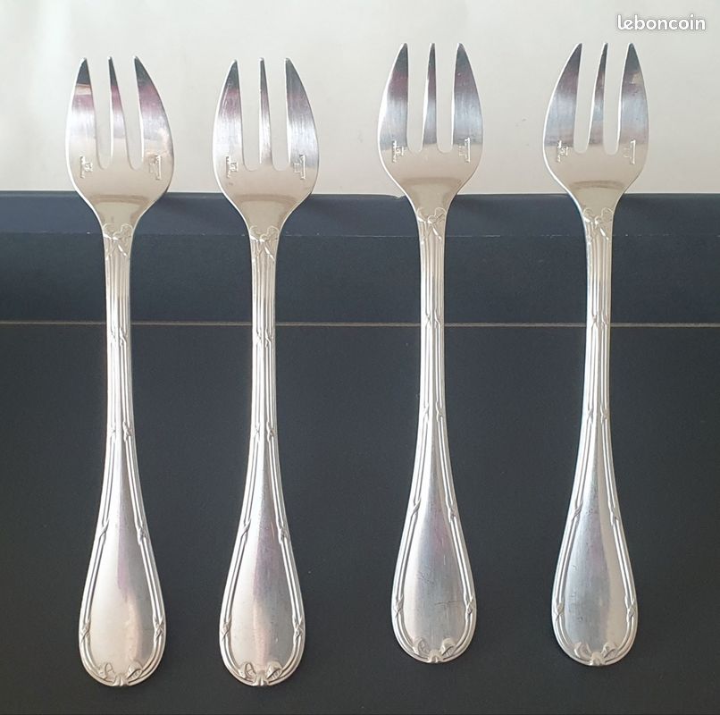 12 couteaux à fromage CHRISTOFLE modèle RUBAN CLOCHETTE métal argenté