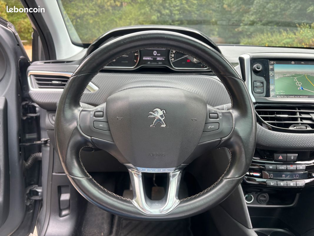 PEUGEOT Phase II 208 1.2 110 cv Allure (image 12)
