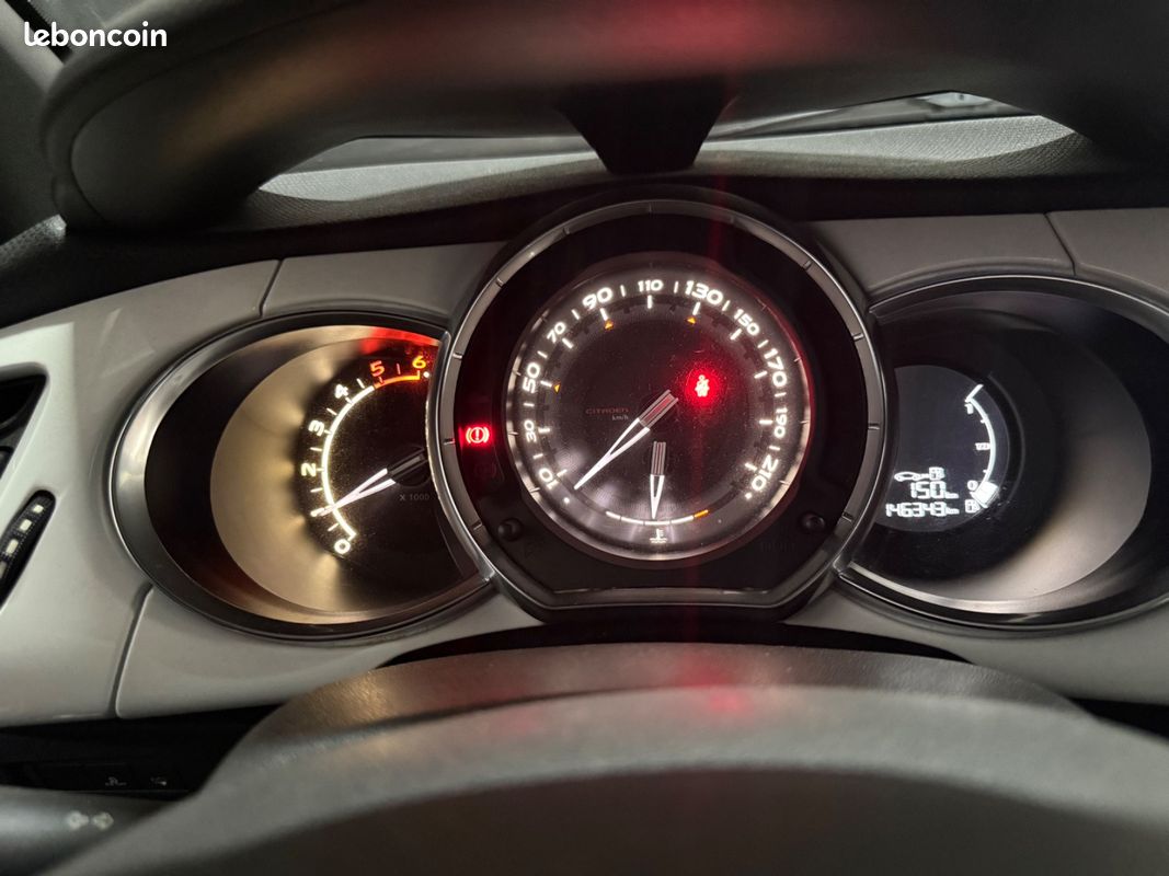 CITROEN DS3 e-HDi 115 Airdream Sport Chic *DISTRIBUTION CHANGEE*ENTRETIEN A JOUR (image 18)