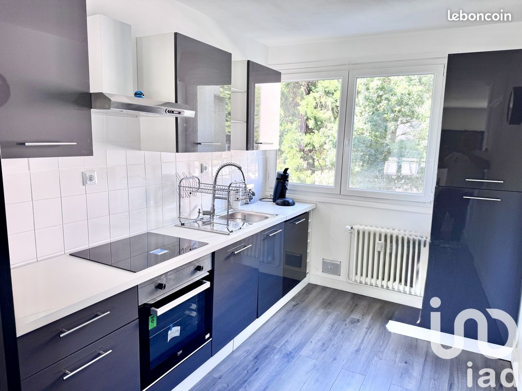 Appartement 3 pièces 73 m² · à Saint-Étienne · 73 m² · 100 000 €