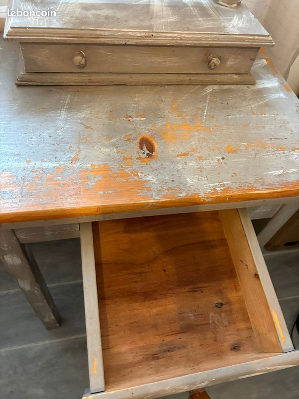 Coiffeuse en bois (image 1)