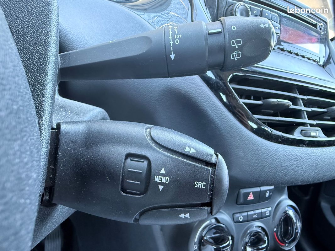 Peugeot 208 1.6 bluehdi 75ch premium (image 17)