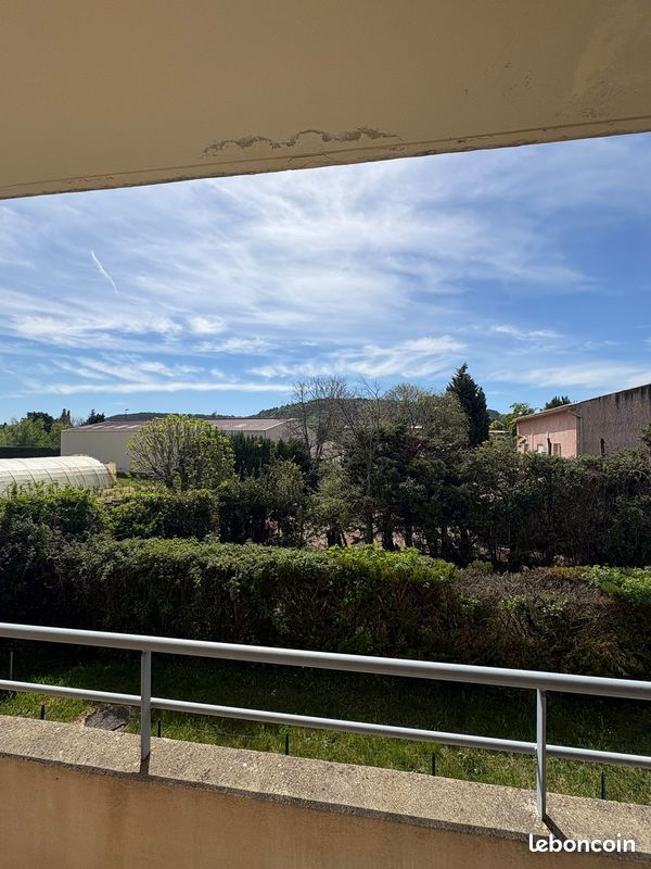 Appartement 3 pièces 66 m² · à Saint-Paul-Trois-Châteaux · 65,6 m² · 825 €