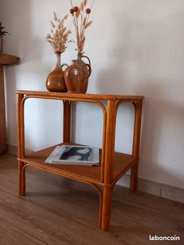 Table d'appoint vintage en rotin (image 3)