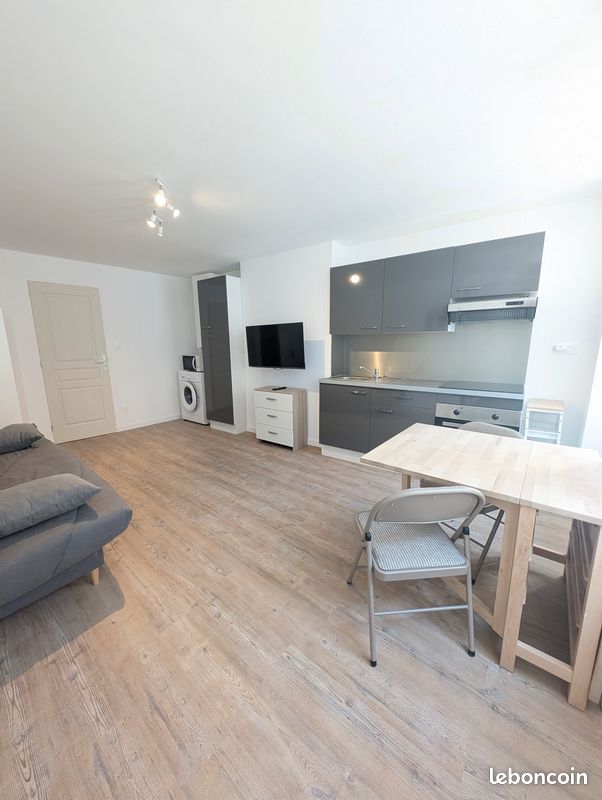 Appartement 1 pièce 18 m² · à Poligny · 18 m² · 390 €