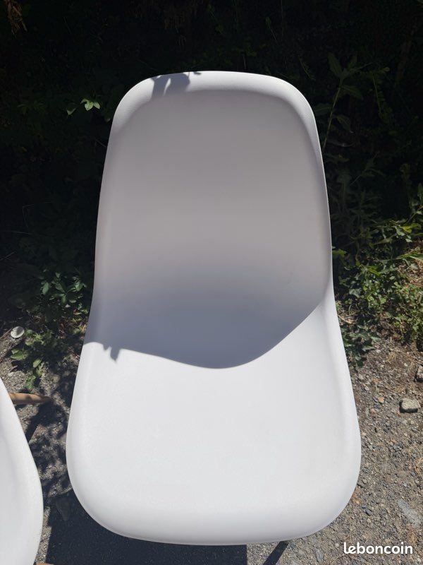 Lot de 2 chaises blanches pied en métal effet bois (image 3)