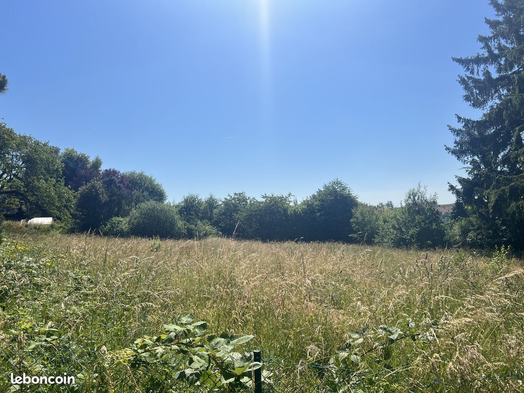 Terrain 2883 m² · à Brognard · 2 883 m² · 215 000 €