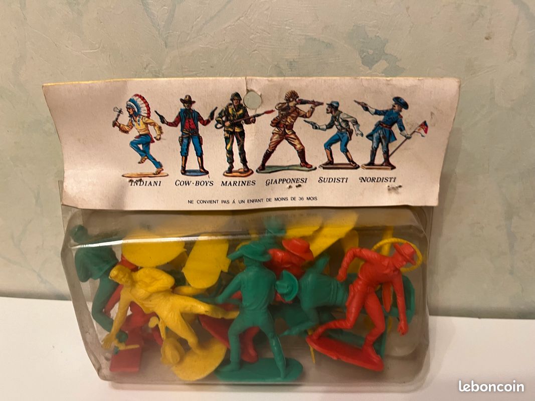 UN SACHET DE jouet de bazar avec un petit train et 3 wagons EUR 20,00