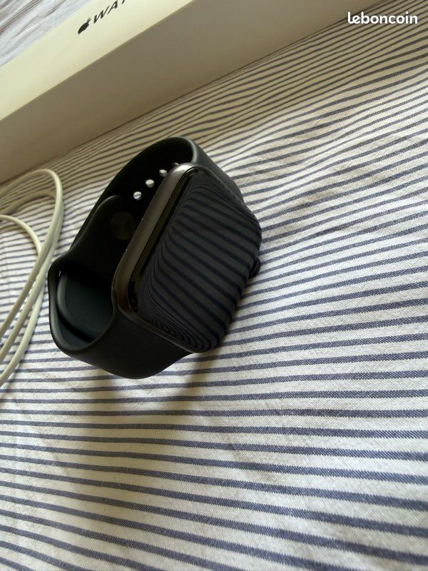 Apple Watch SE 44 mm GPS - Space Gray - Très bon état (image 6)