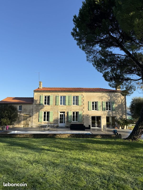Maison 9 pièces 250 m² · à Saint-Symphorien · 250 m² · 491 000 €