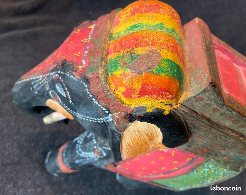 Eléphant harnaché bois sculpté et peint Inde (image 4)