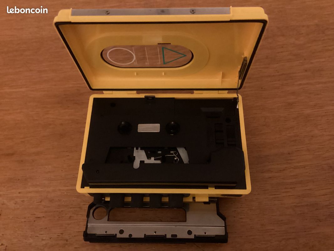 Lecteur Cassette Sony Walkman WM-F35 Sports – Vendu Pour Pièces Ou Réparation