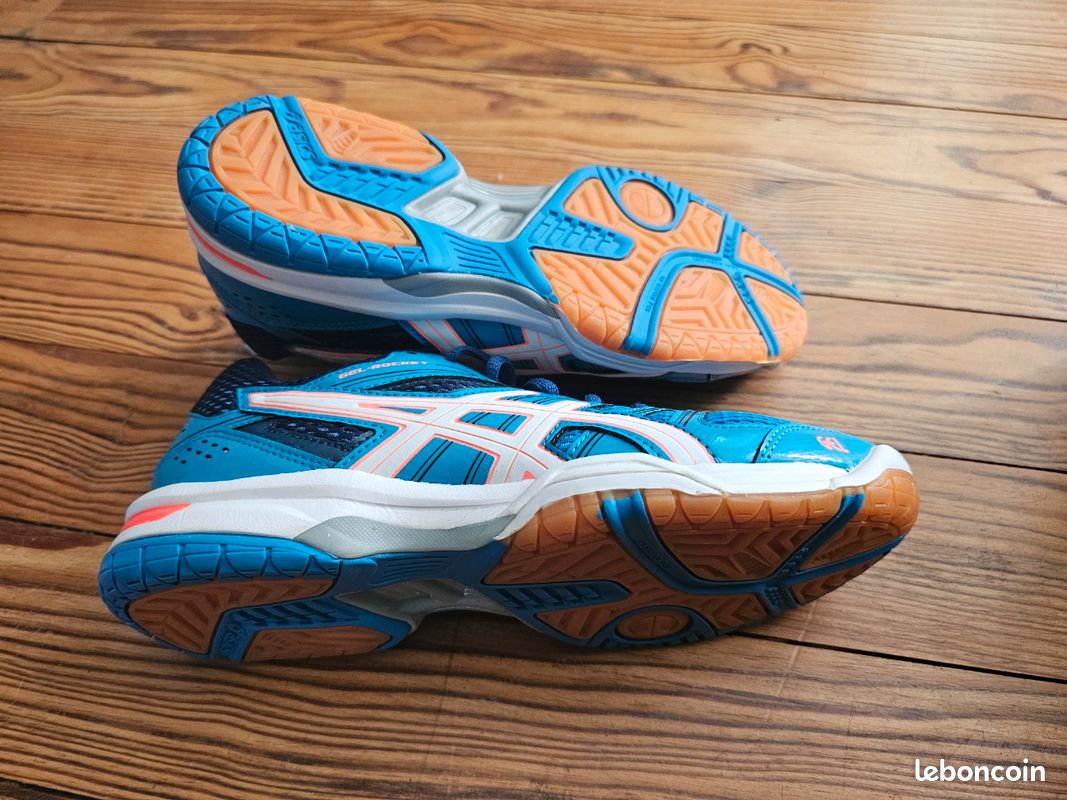 Asics Gel Rocket femme 38 neuves Chaussures
