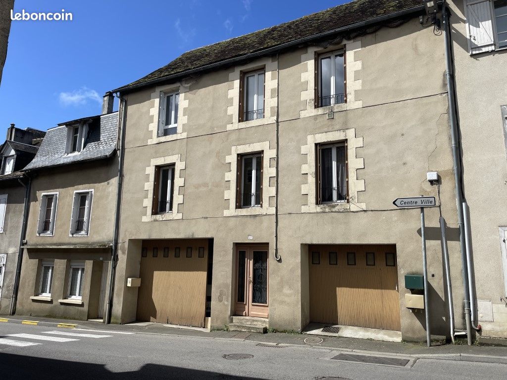 Immeuble 245 m² · à Lubersac · 245 m² · 69 600 €
