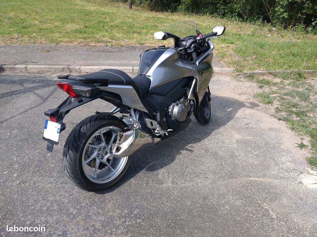Honda VFR 1200 (image 2)