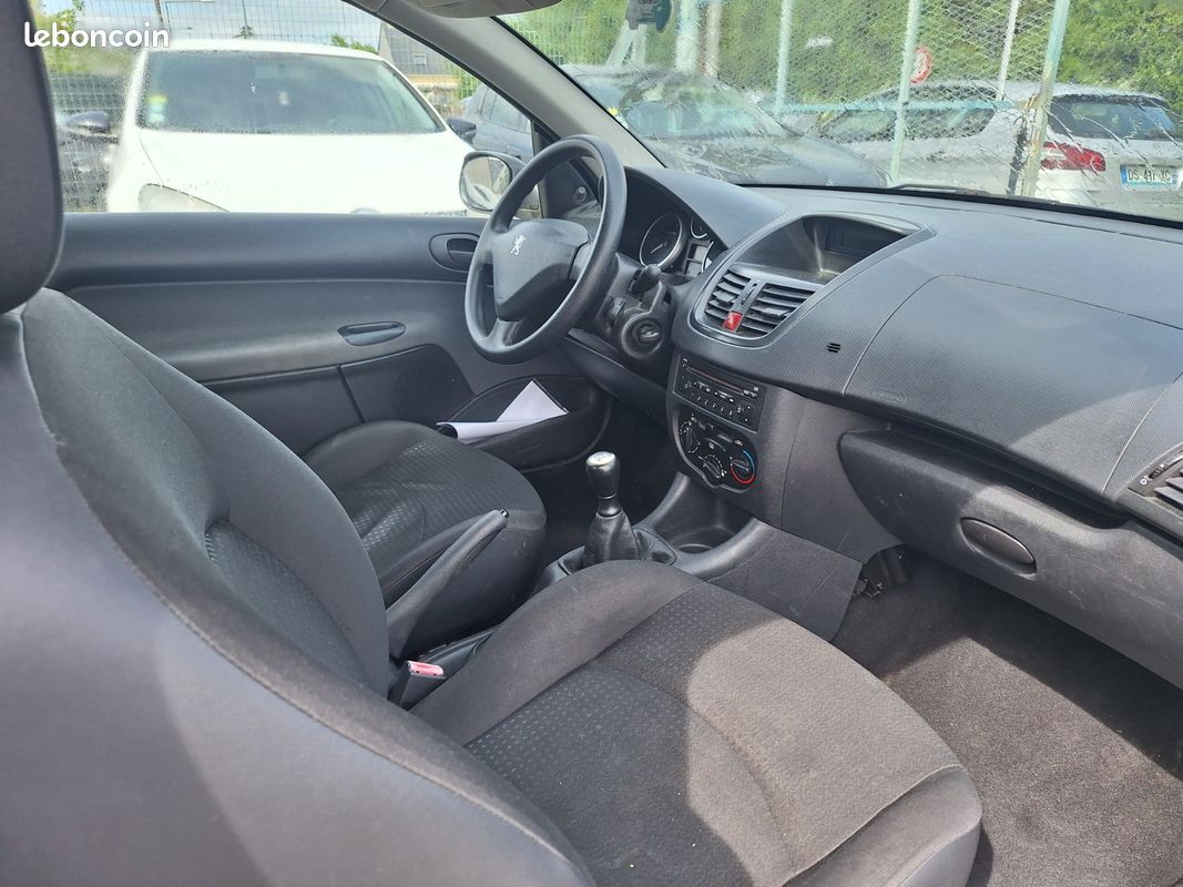 PEUGEOT 206+ 1.1e 60ch Urban (image 8)