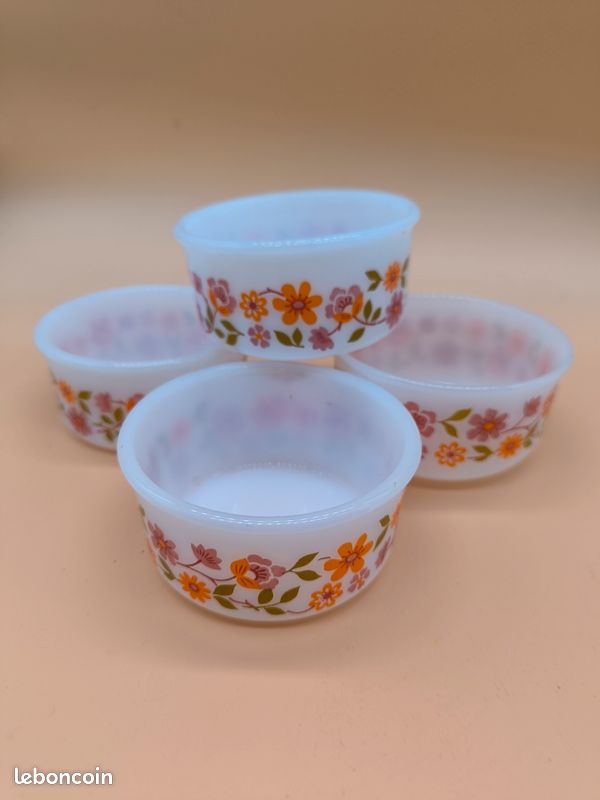 Lot De 5 Pièces De Forme Arcopal – Modèle Scania Petit Motif Fleur – Vintage