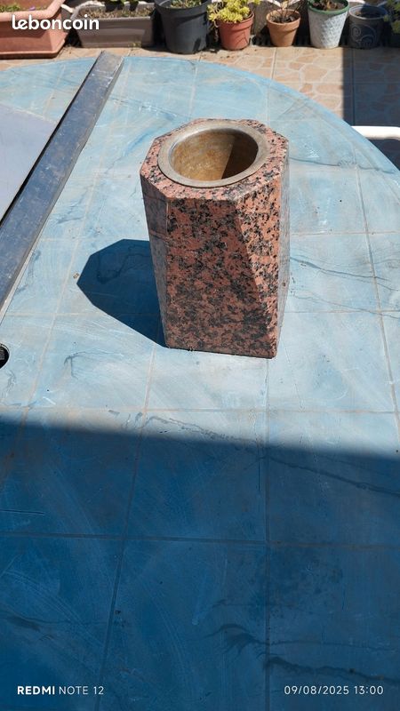 Vase (image 1)