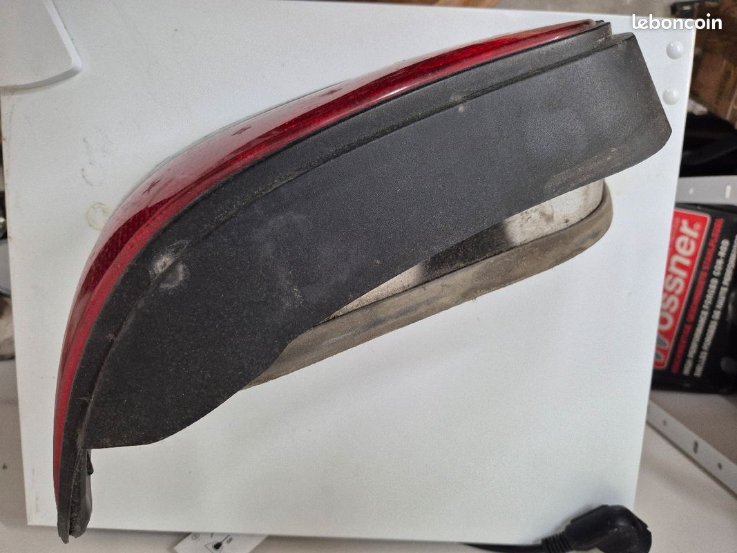 Feu arrière peugeot 306 (image 2)