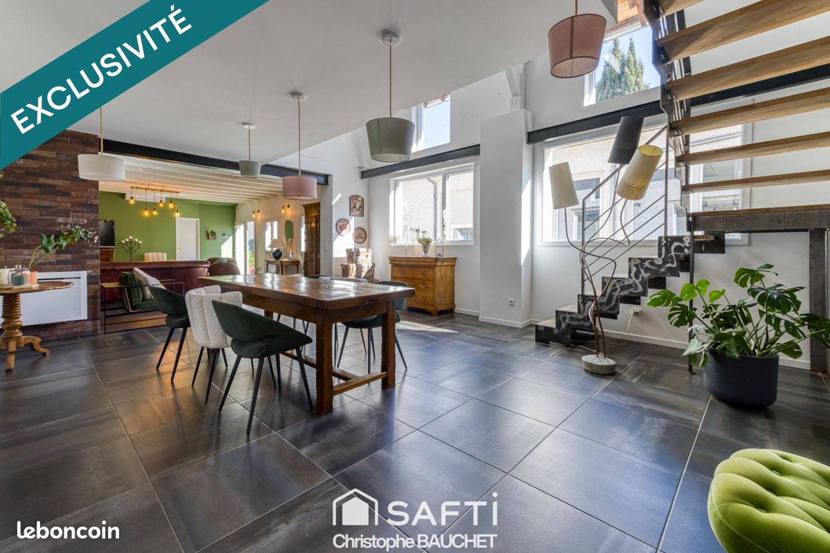 Maison 5 pièces 252 m² · à Bourg-en-Bresse · 252 m² · 530 000 €