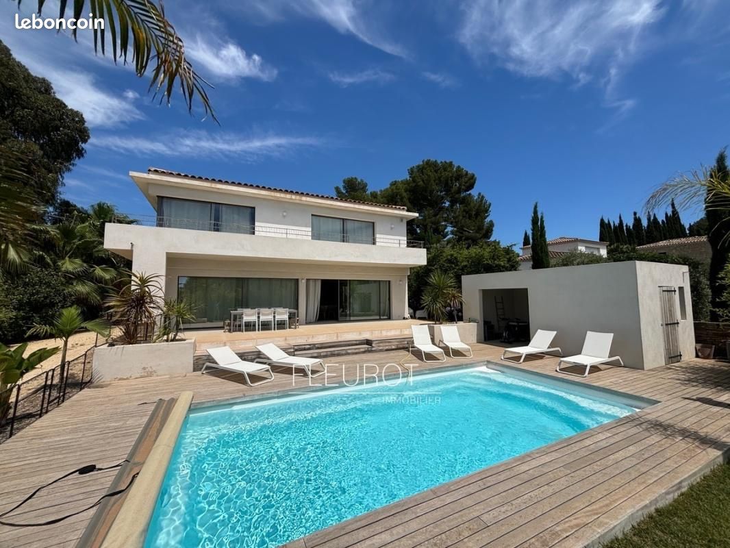 Maison 6 pièces 193 m² · à Saint-Cyr-sur-Mer · 193 m² · 6 000 €/mois