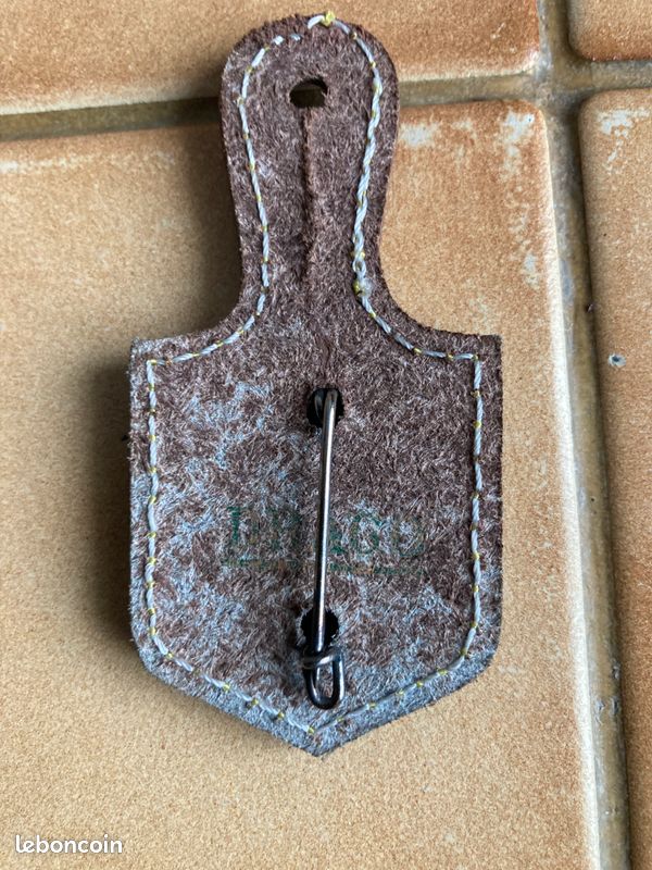 Pucelle insigne 2 eme regiment hussards..houzards.. (image 2)