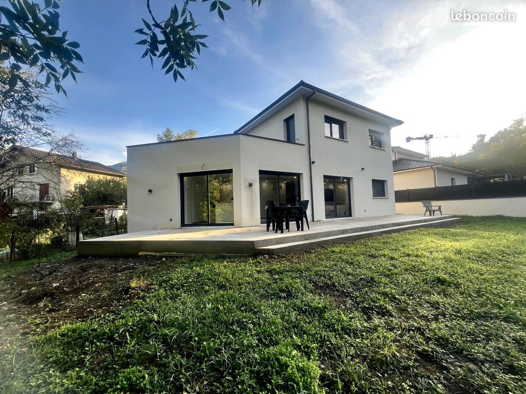 Maison 5 pièces 131 m² · à Brié-et-Angonnes · 131 m² · 575 000 €