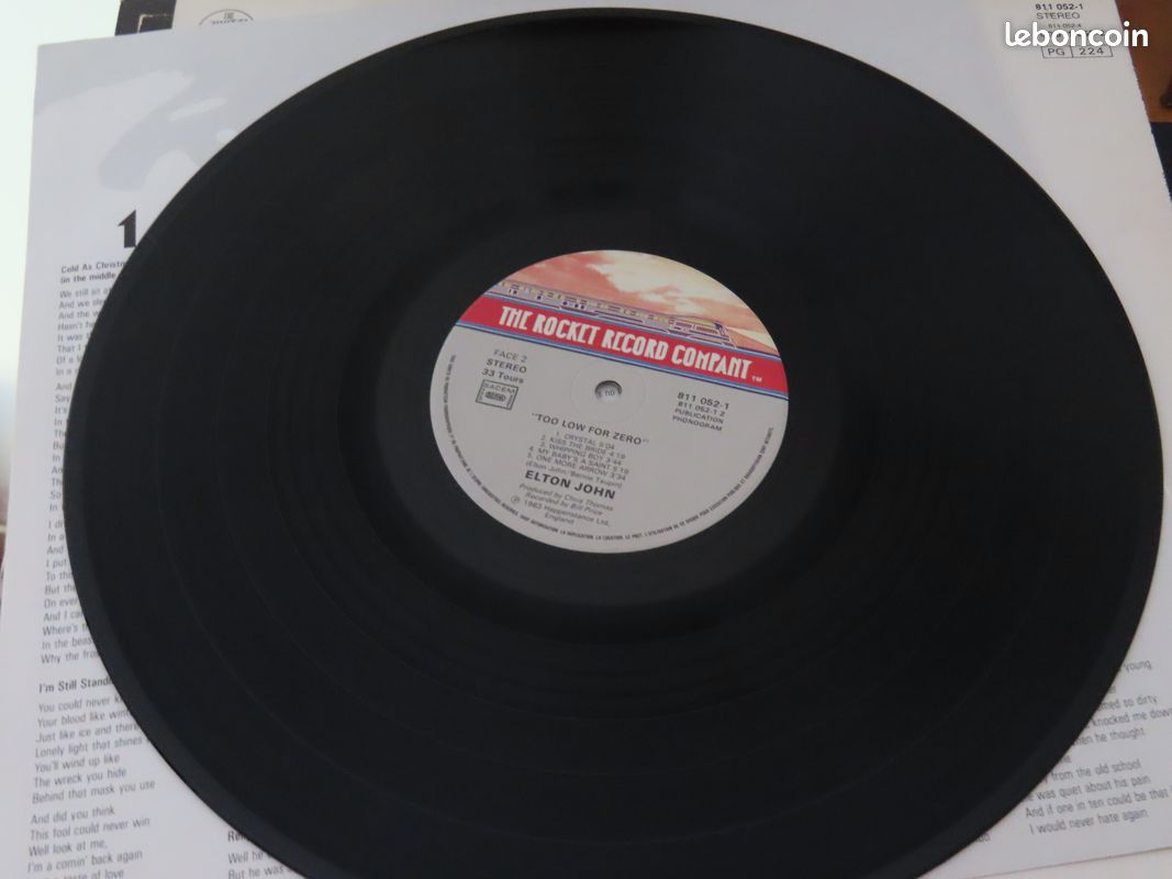 Elton john too low for zero vinyle (image 3)