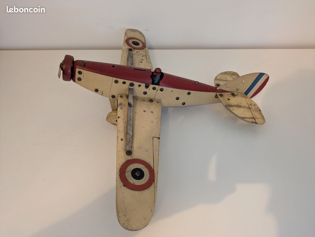 Sold at Auction: Meccano - Avion Meccano des années 1930 avec pilote