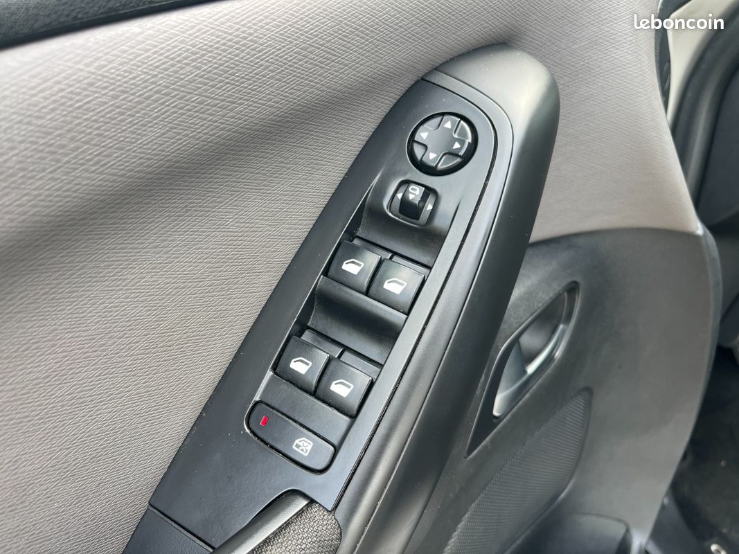 Citroën C4 Picasso II (2) 1.6 BLUEHDI 120 S&S SHINE EAT6 (image 7)